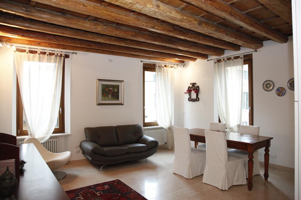 Centre 2 Bedroom Flat Verona Eksteriør billede